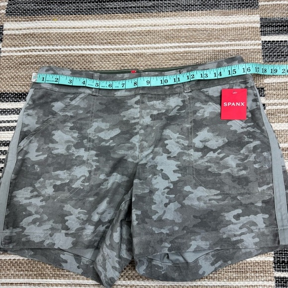Spanx Stretch Twill Short Stone Wash Camo Pull On Size Large - Picture 6 of 10